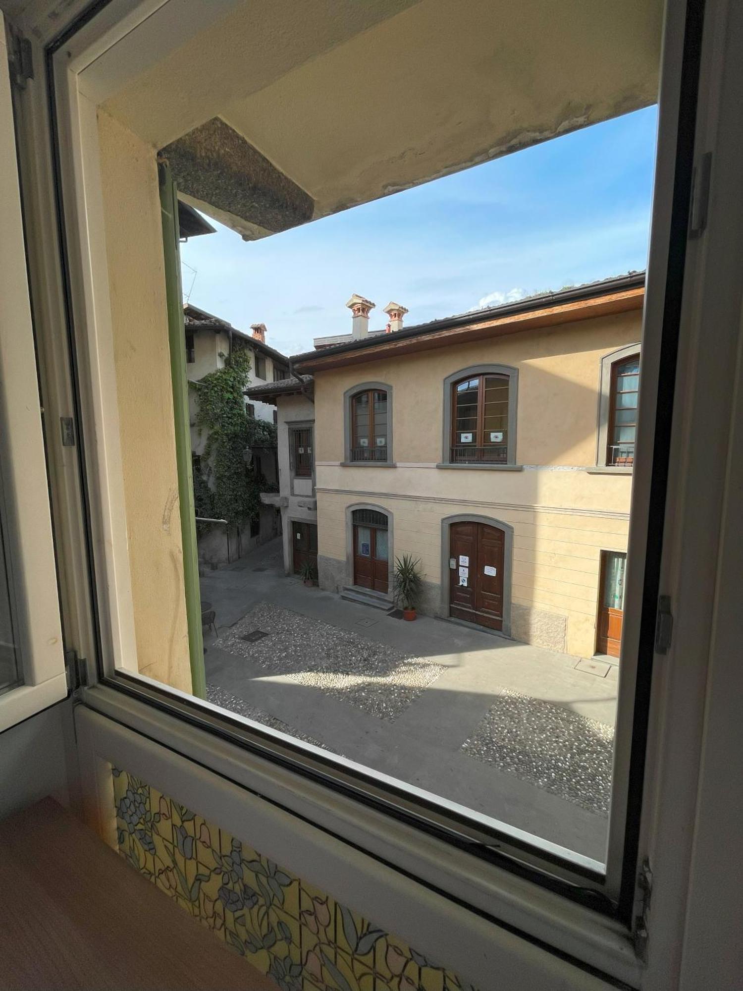 Casa Berlai, Bilocale Sul Lago Villa Pisogne Bagian luar foto