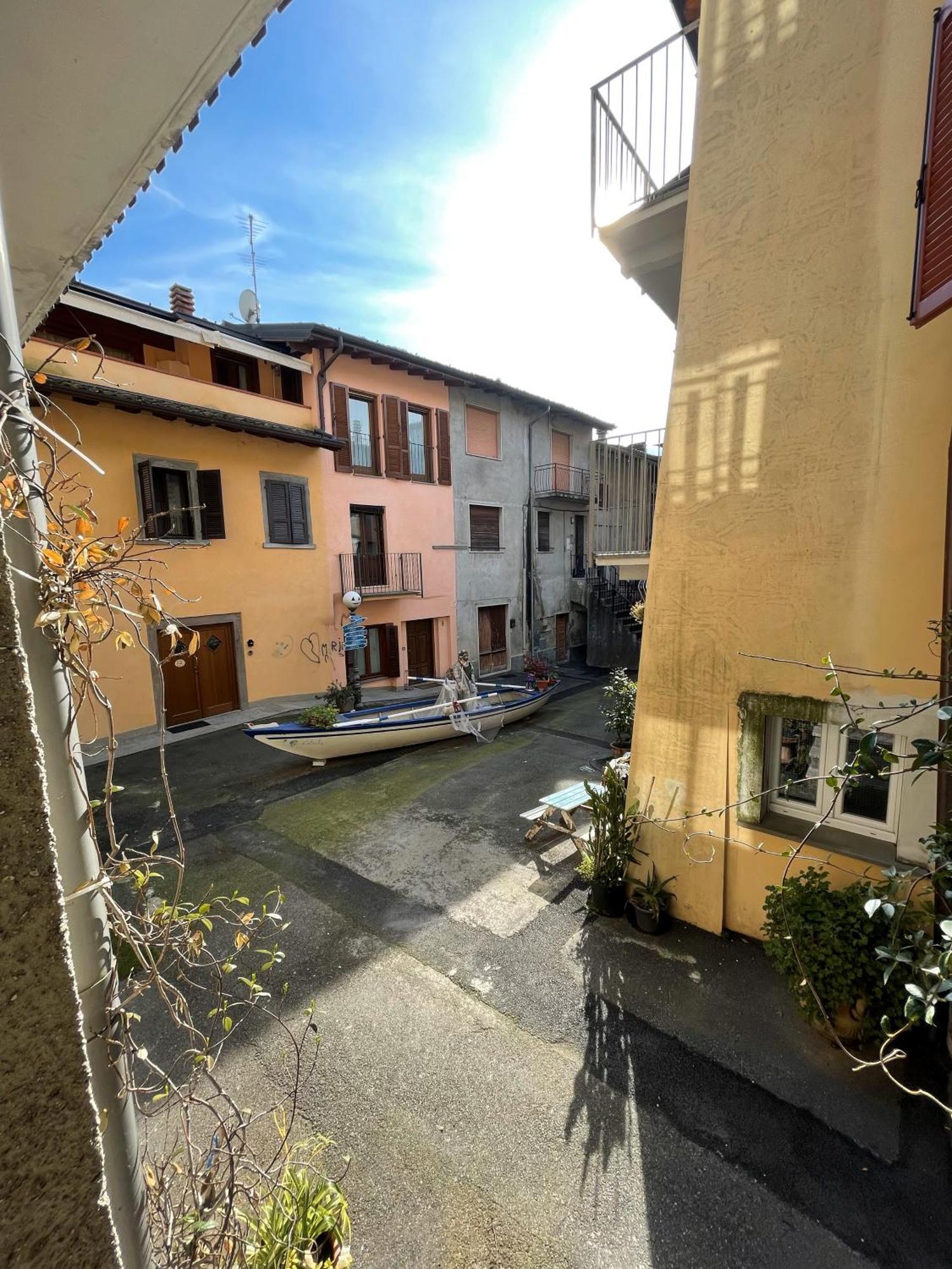 Casa Berlai, Bilocale Sul Lago Villa Pisogne Bagian luar foto